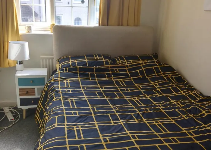 Bright Double Room Approx 2 Mile From City Centre